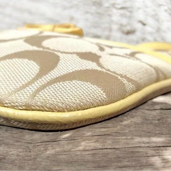 Coach NWOT Pastel Yellow Bow & Tan Wristlet - Picture 5 of 6
